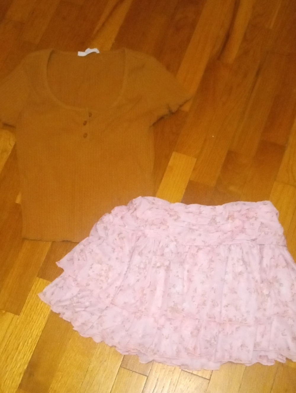 Floral Pink Tiered Ruffle mini Skirt & tan ribbed top Juniors med